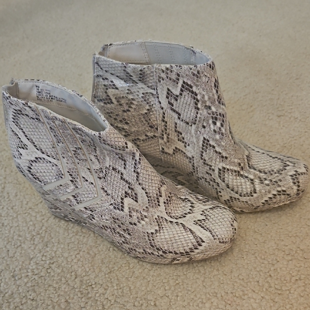 Snakeskin Patterned Ankle Boots